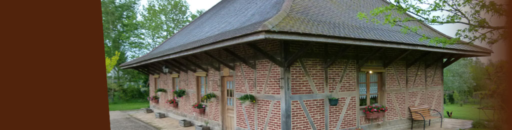 Casa en Bresse con entramado y estructura de madera con vigas de roble de la serrería