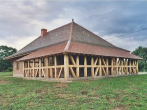 Casa con entramado y estructura de madera